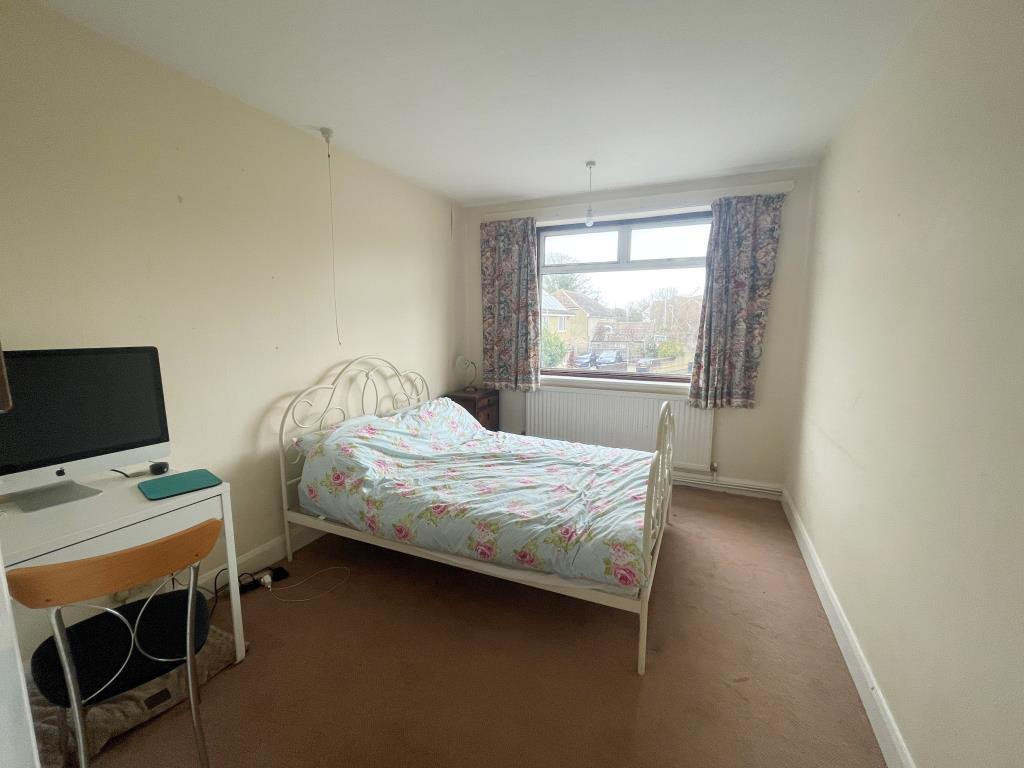 Lot: 80 - TWO-BEDROOM FLAT FOR REFURBISHMENT - Bedroom one